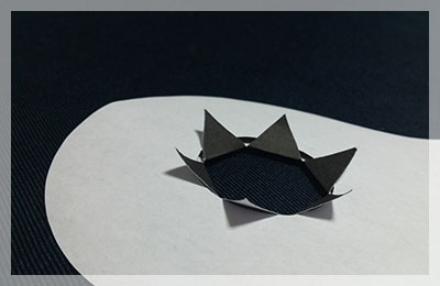 王冠パーツを広げます｜古星図の星座早見盤の作り方